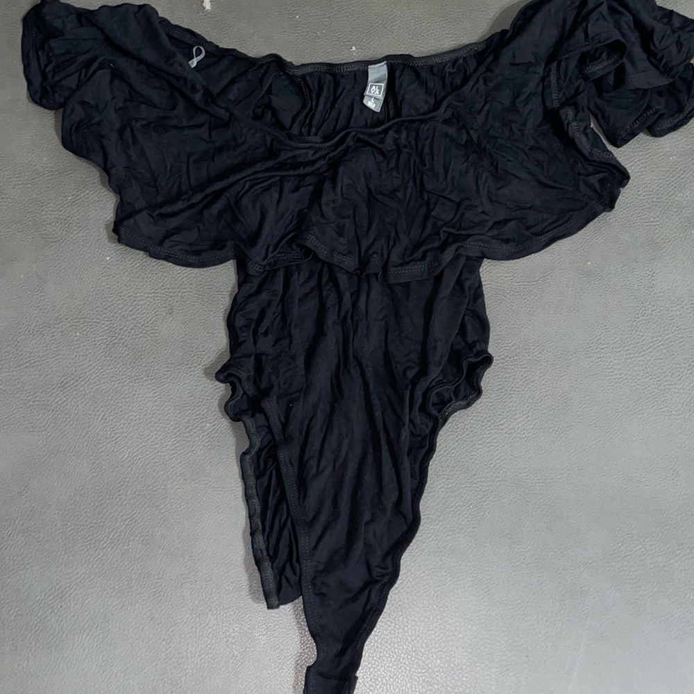 Francesca’s Alya Off-Shoulder Black Flounce Bodysuit – Size L (NWT)